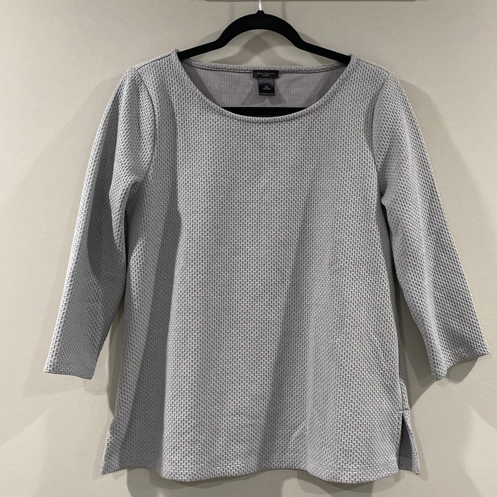 Ann Taylor Light Grey Crew Neck Sweater Size M